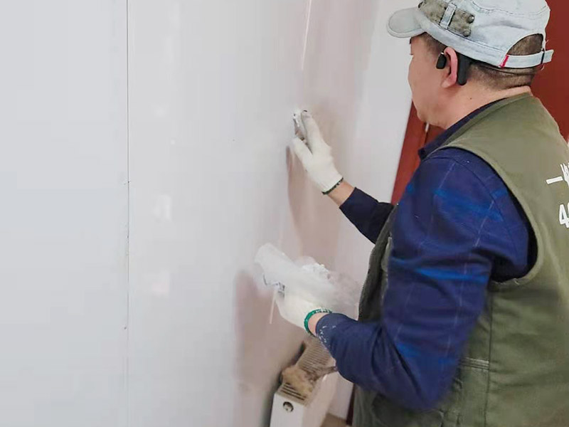 厦门墙面旧墙布翻新，可以直接刷乳胶漆吗