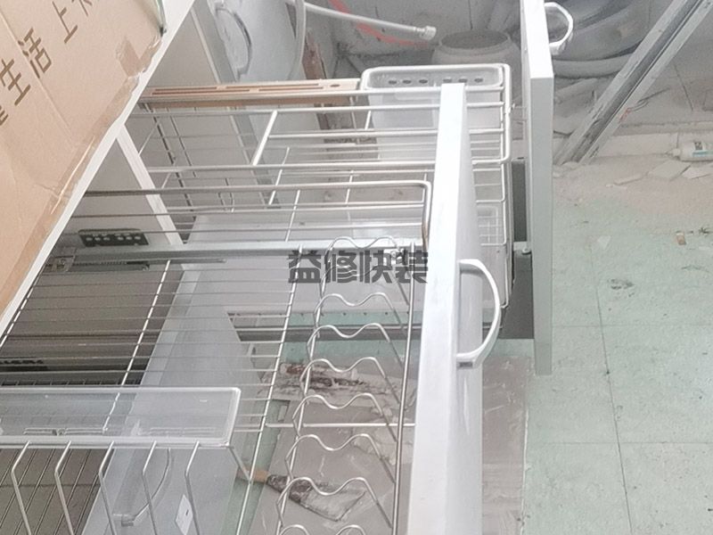 深圳龙岗区水槽拉篮更换,二手房改造,厨房翻新(图1)