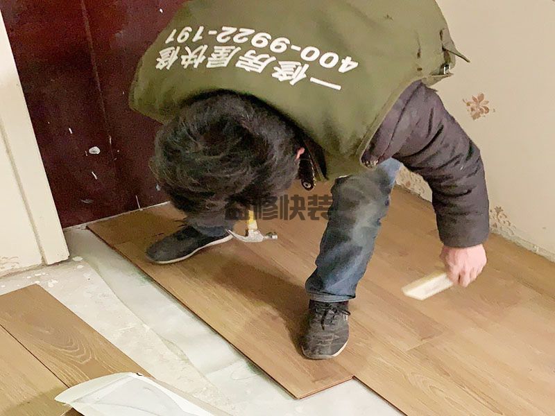 武汉青山区木地板铺贴,厨房改造,墙面翻新(图1)
