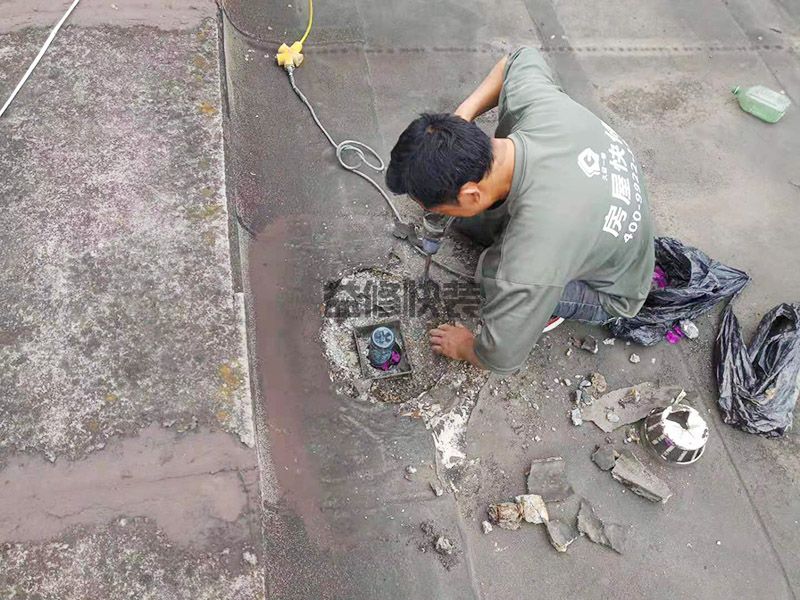 太原杏花岭区屋顶排水口防水,局部改造,管道维修(图1)