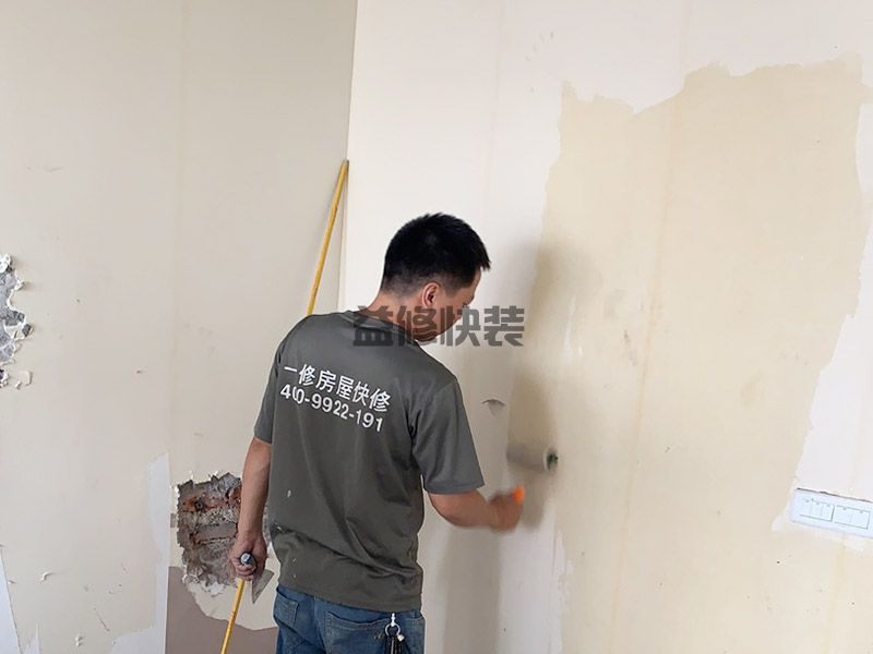 天津河西区旧墙撕墙纸滚涂沾水,房屋翻新,墙面粉刷(图1)