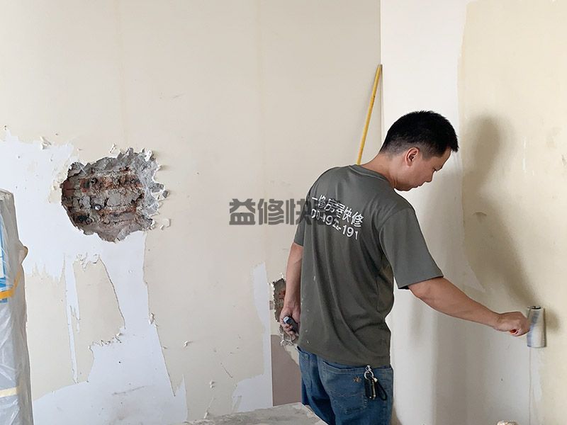 天津河西区旧墙撕墙纸滚涂沾水,房屋翻新,墙面粉刷(图4)